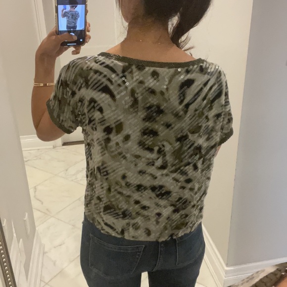 Vince Camuto animal print sequin loose fit top - Picture 4 of 10